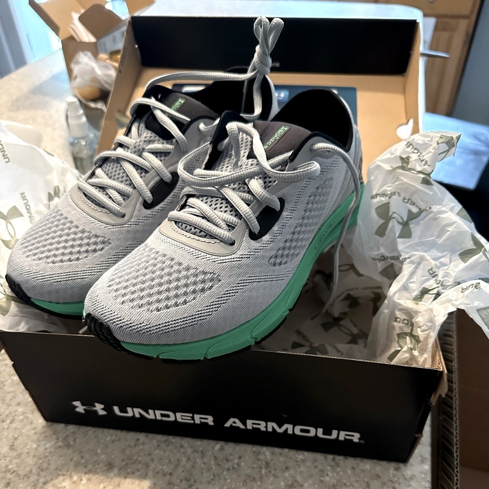 Under Armour Hover Sonic 5 sneakers